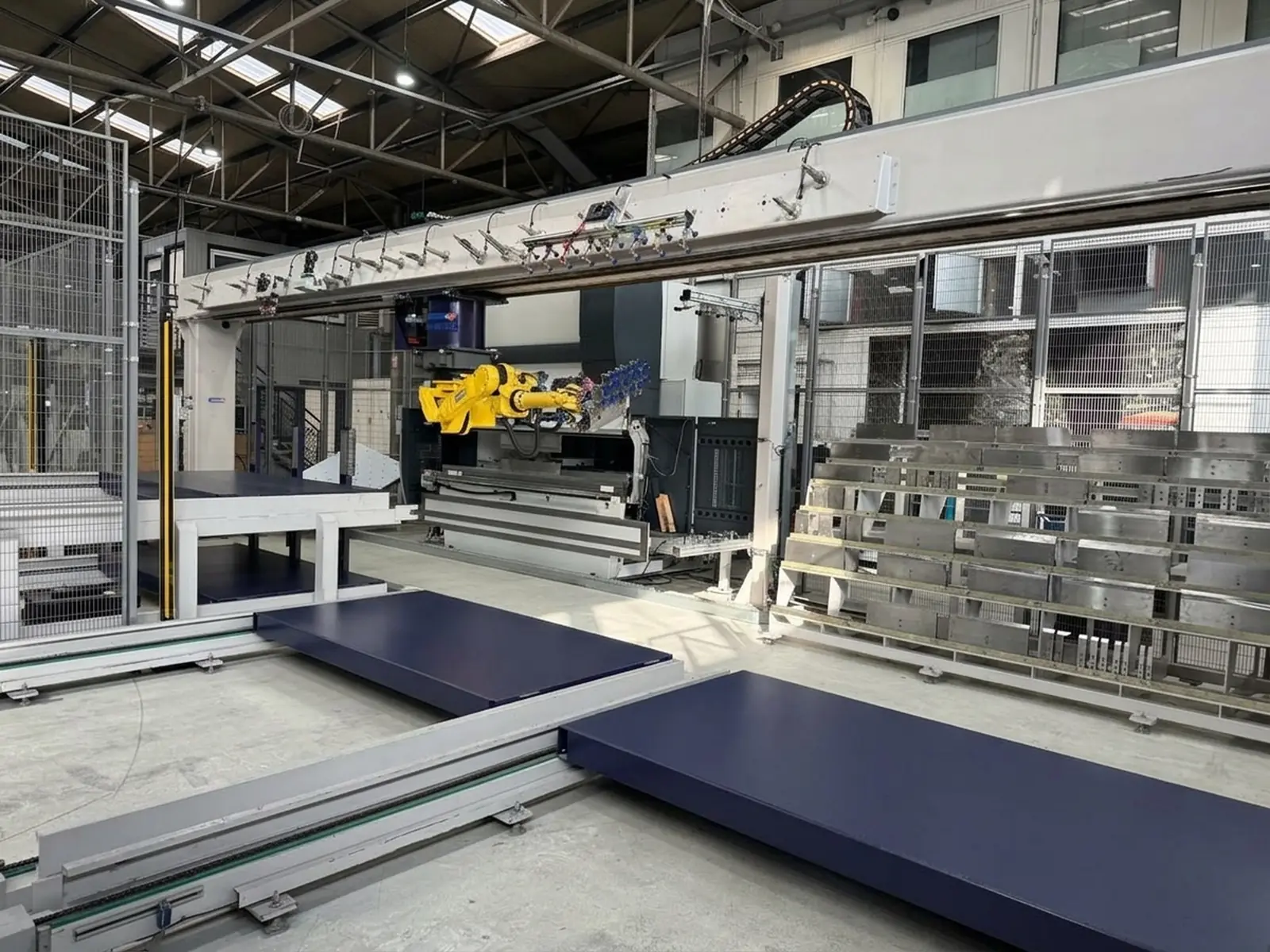 Robotic bending cell: LVD press brake with robot and automatic gripper change